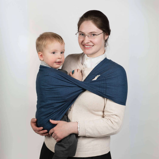 Babytragetuch ohne Binden und Knoten JOEYTUCH Nachtblau Hüftsitz